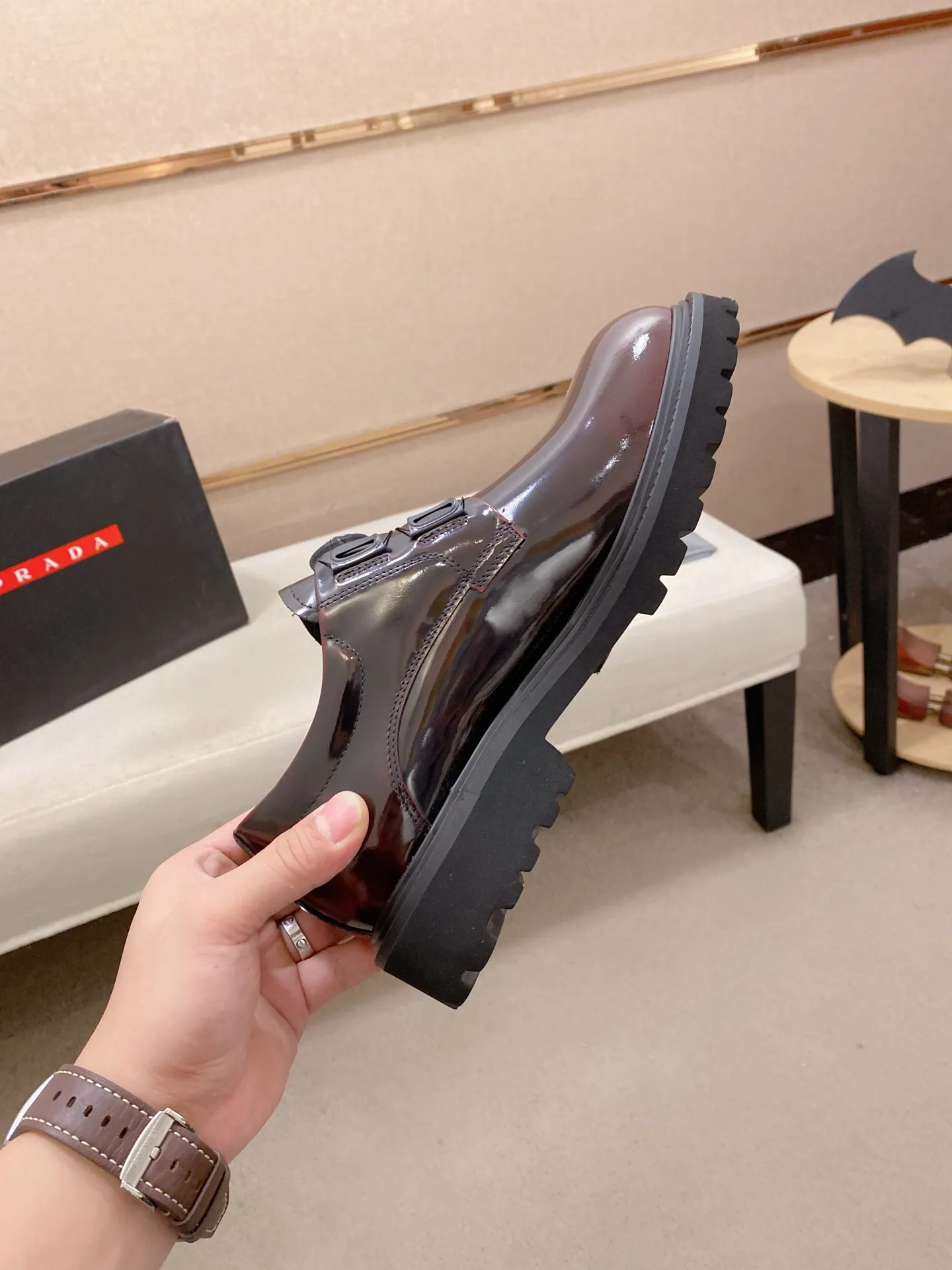 Factory price 640💰 🍁🍁High version High-quality new PRADA (Prada) counters are launched simultaneously, new men's shoes, 😘fabrics are selected from imported lacquered first-layer cowhide, and imported cowhide lining. 👍🏿 High-end ☄️ air-cushion molded anti-slip rubber outsole, exquisite lines, simple and elegant, comfortable and high-end for leisure travel. Code number: 38 to 45